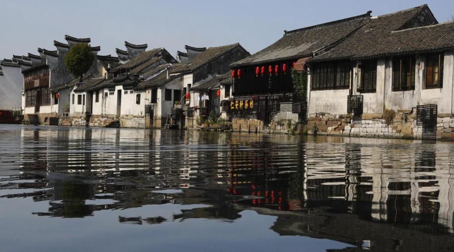 喂养宝宝时，应该坚持科学喂养，还是饿了就喂养呢？为什么？游戏画面
